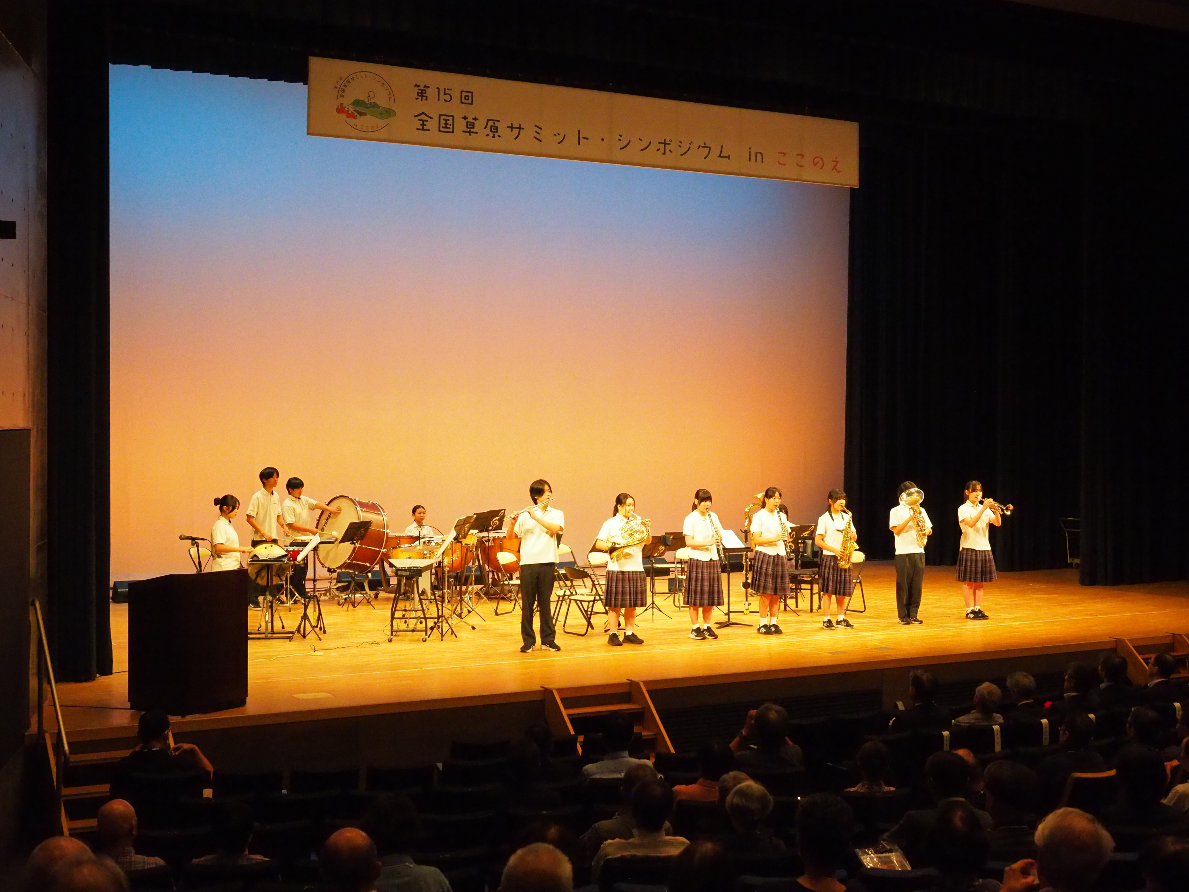 緑陽中学校生徒によるオープニング演奏の様子